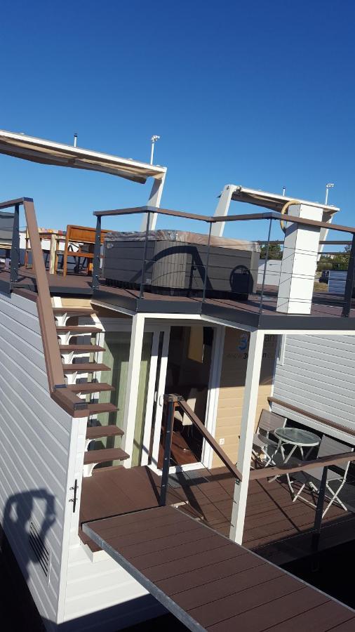 ホテル House Boat - Floating House Sofia プーラ エクステリア 写真