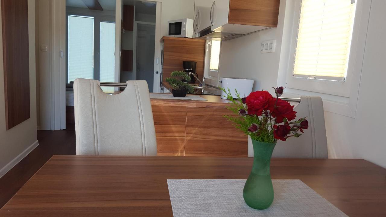 ホテル House Boat - Floating House Sofia プーラ エクステリア 写真