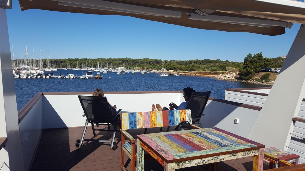 ホテル House Boat - Floating House Sofia プーラ エクステリア 写真