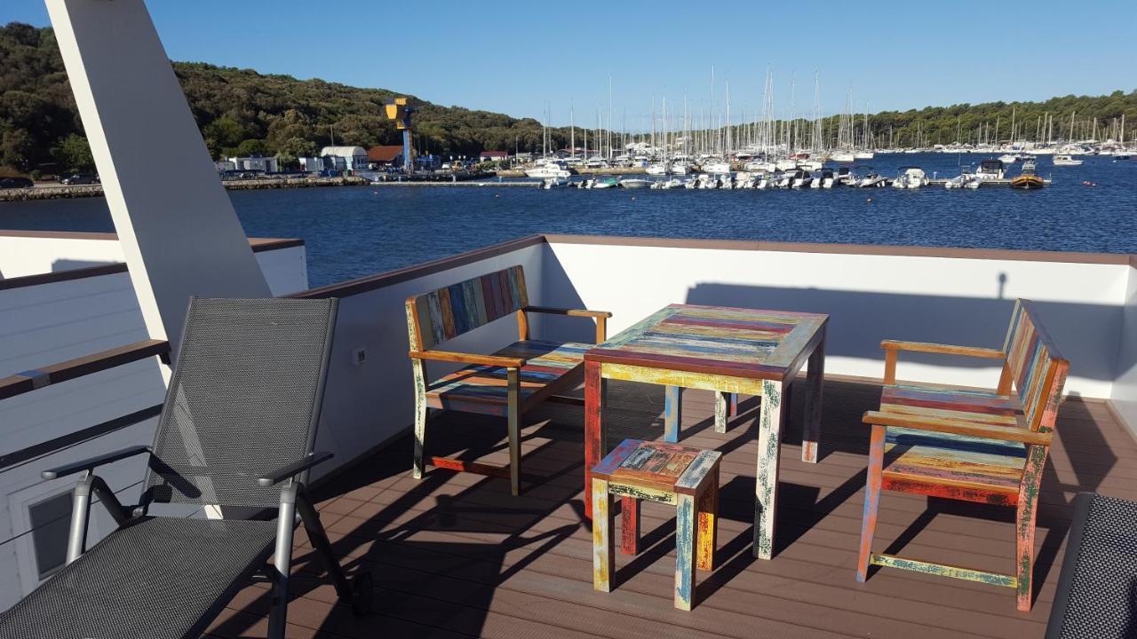 ホテル House Boat - Floating House Sofia プーラ エクステリア 写真