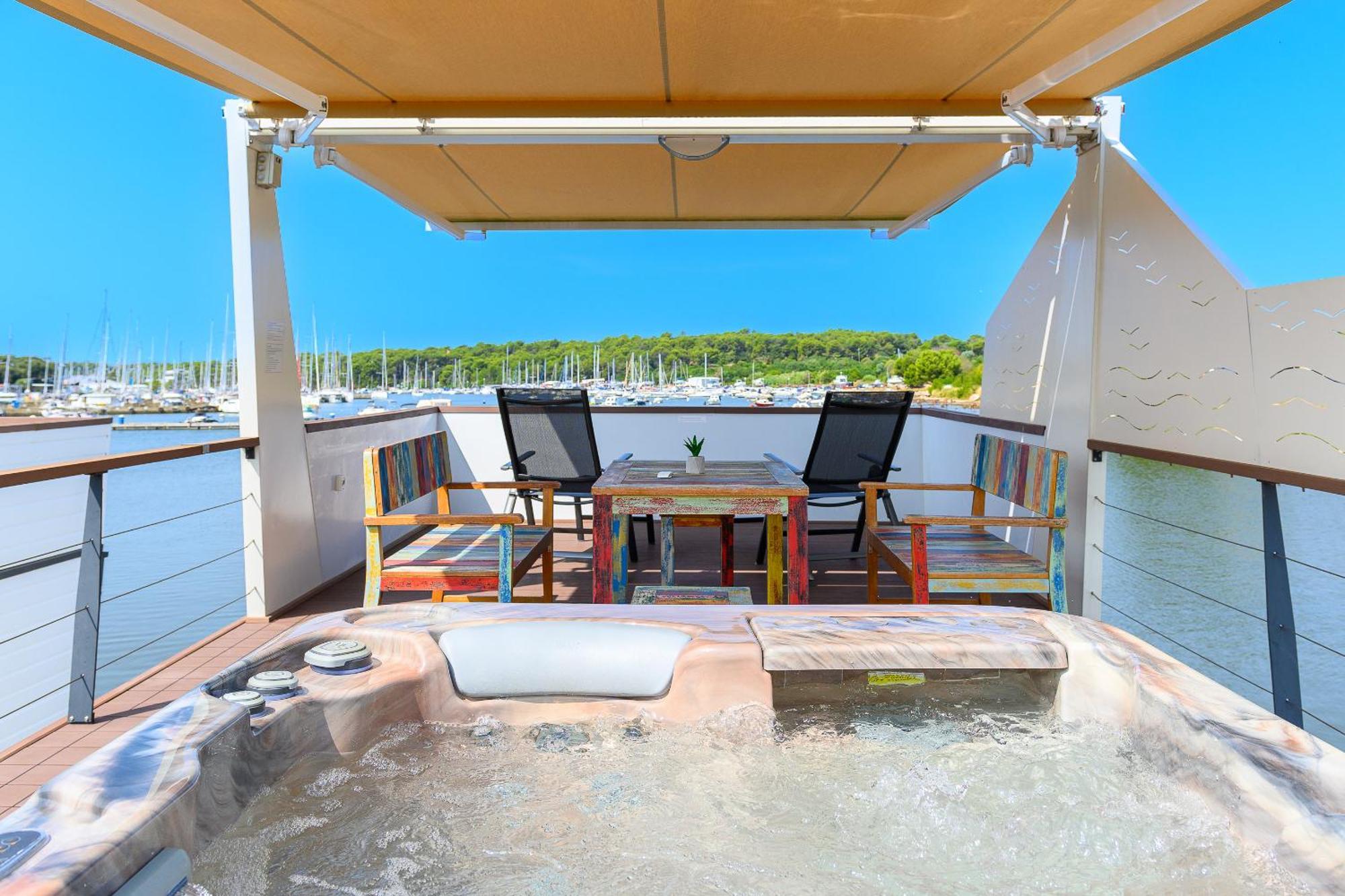ホテル House Boat - Floating House Sofia プーラ エクステリア 写真